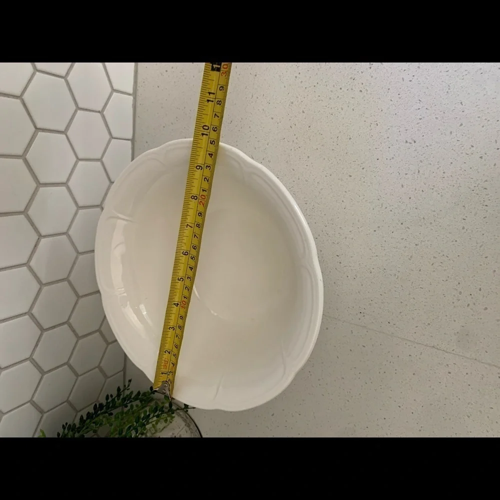 Salad fruit‎ bowl made in Japan white trimmed